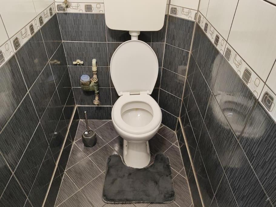 City Sqare Apartment Verde Скопие Екстериор снимка