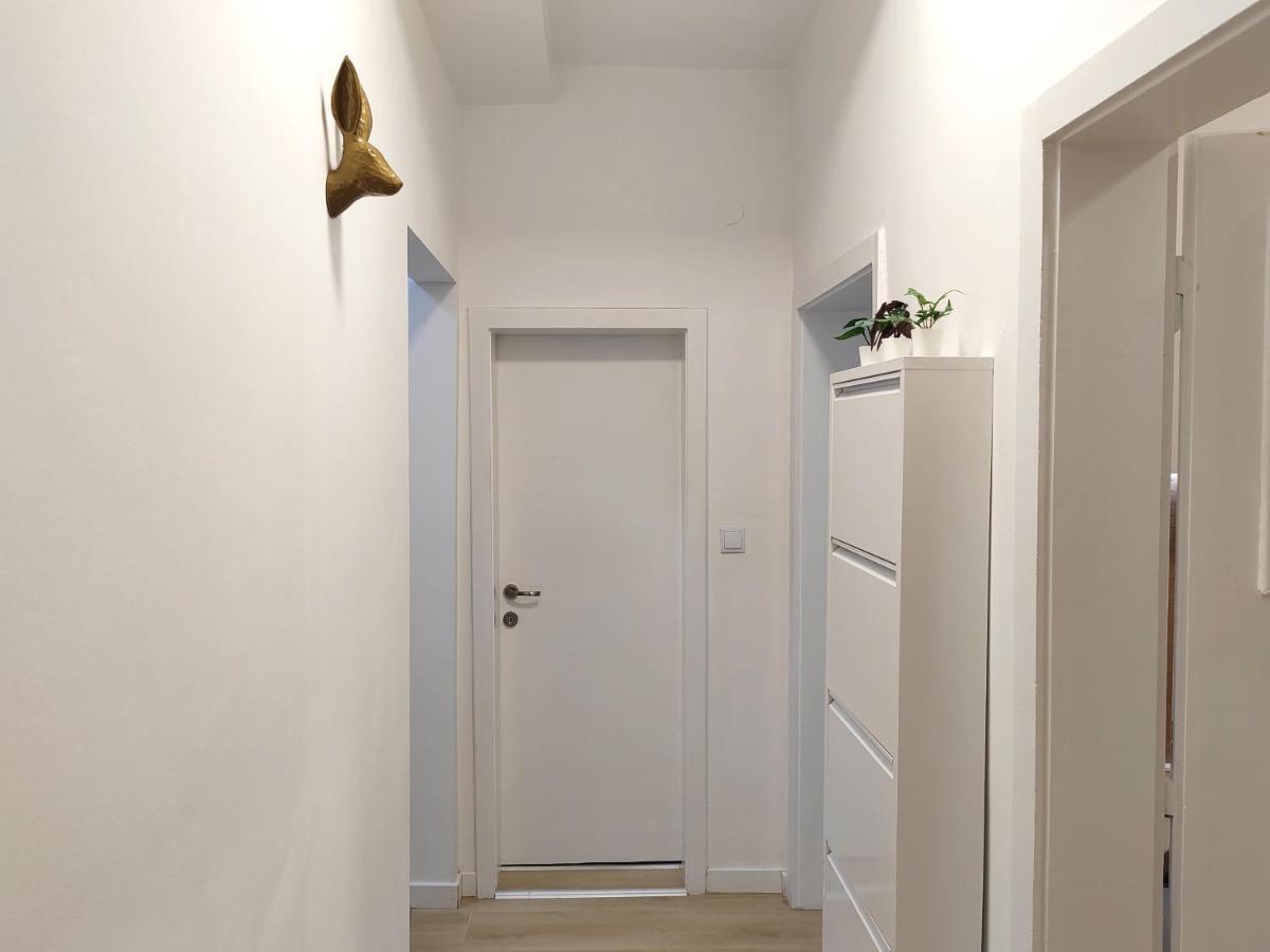 City Sqare Apartment Verde Скопие Екстериор снимка